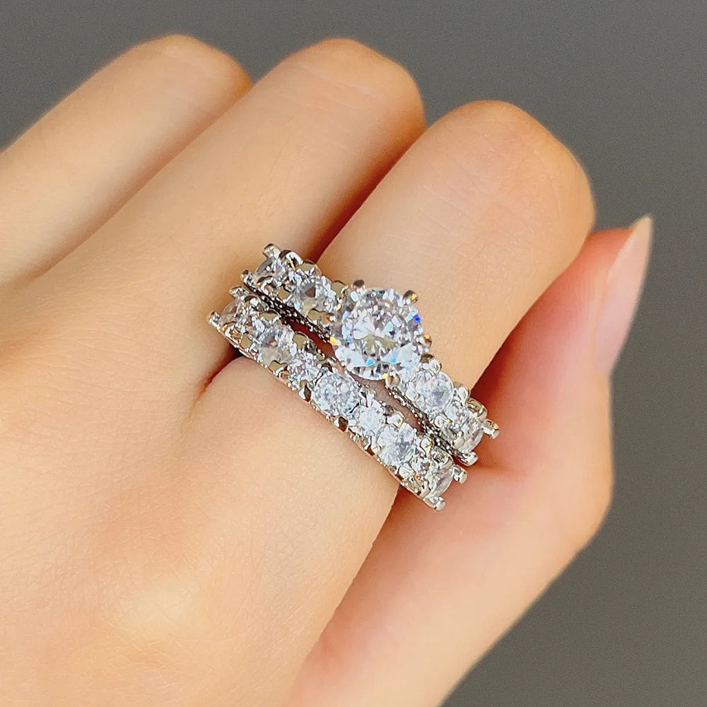 Elegant White Gold Diamond Ring - Round Brilliant Cut Engagement