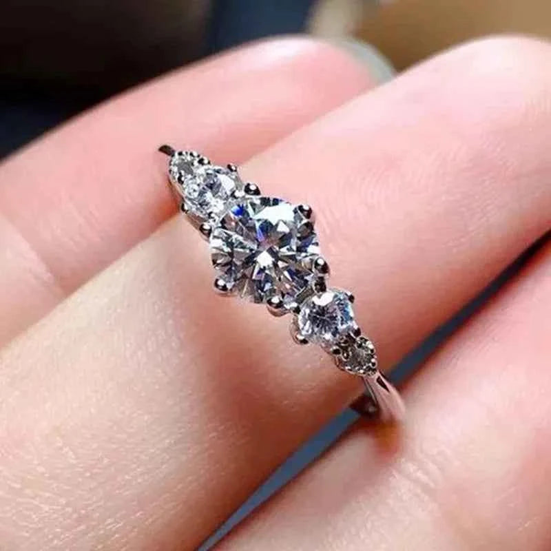 F847 Women's Classic Engagement Diamond Ring Round Brilliant Cut Natural G Color Side Diamonds