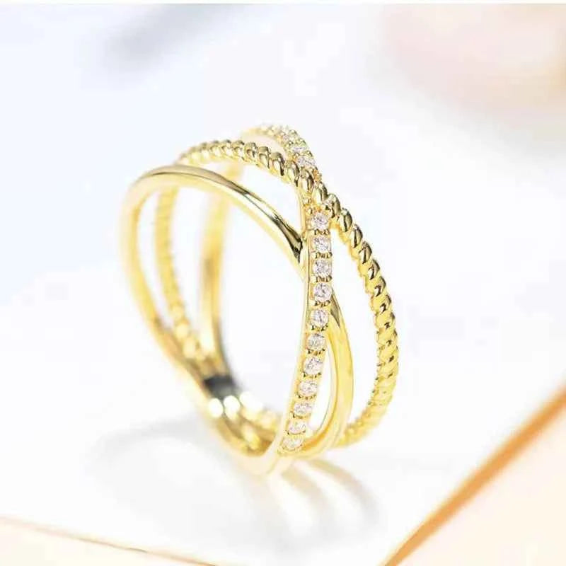 Q318 Luxury Women's Yellow Gold Diamond Ring Round Brilliant Cut Natural G Color Engagement Style