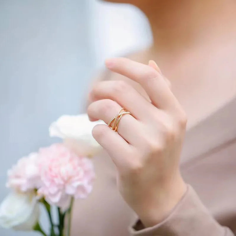Luxury Yellow Gold Diamond Ring - Round Brilliant Cut