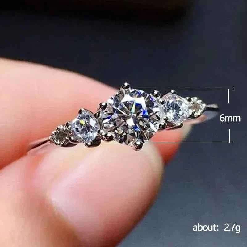 F847 Women's Classic Engagement Diamond Ring Round Brilliant Cut Natural G Color Side Diamonds