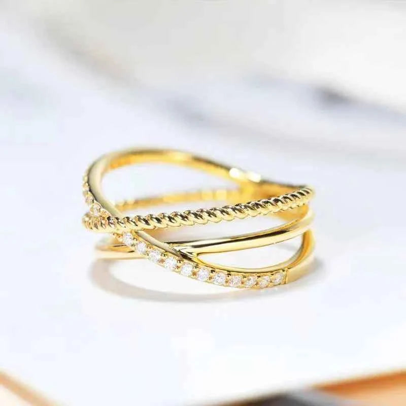 Q318 Luxury Women's Yellow Gold Diamond Ring Round Brilliant Cut Natural G Color Engagement Style
