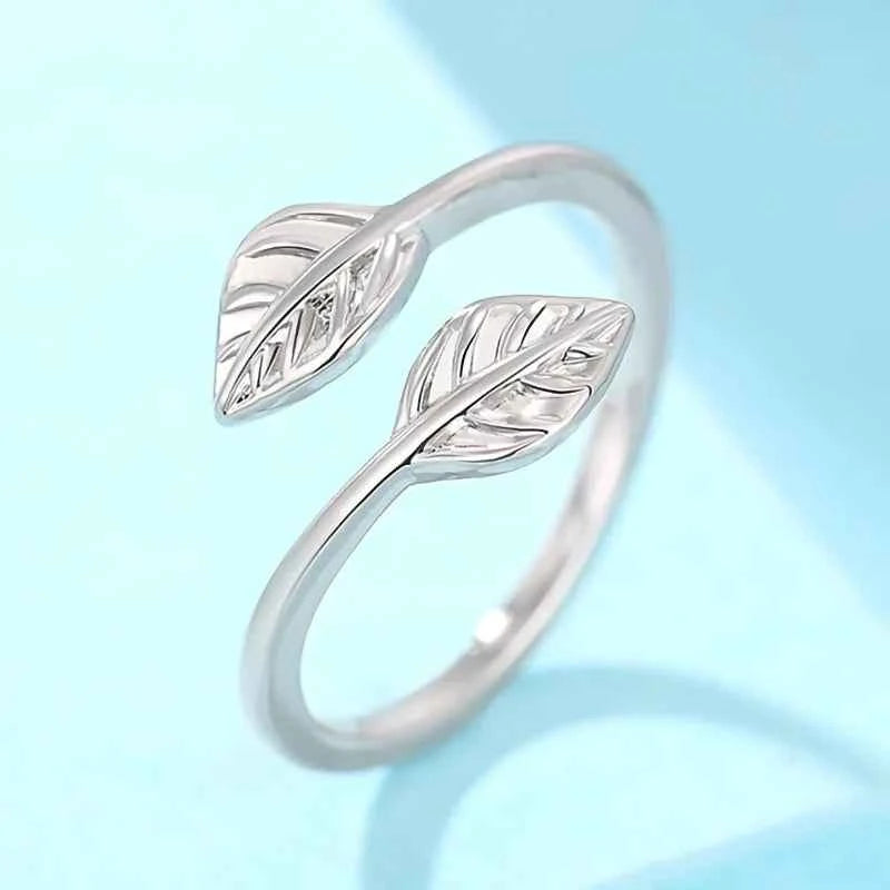Adjustable leaf ring - 925 silver plated unisex ring with polished leaf motifs on white background
