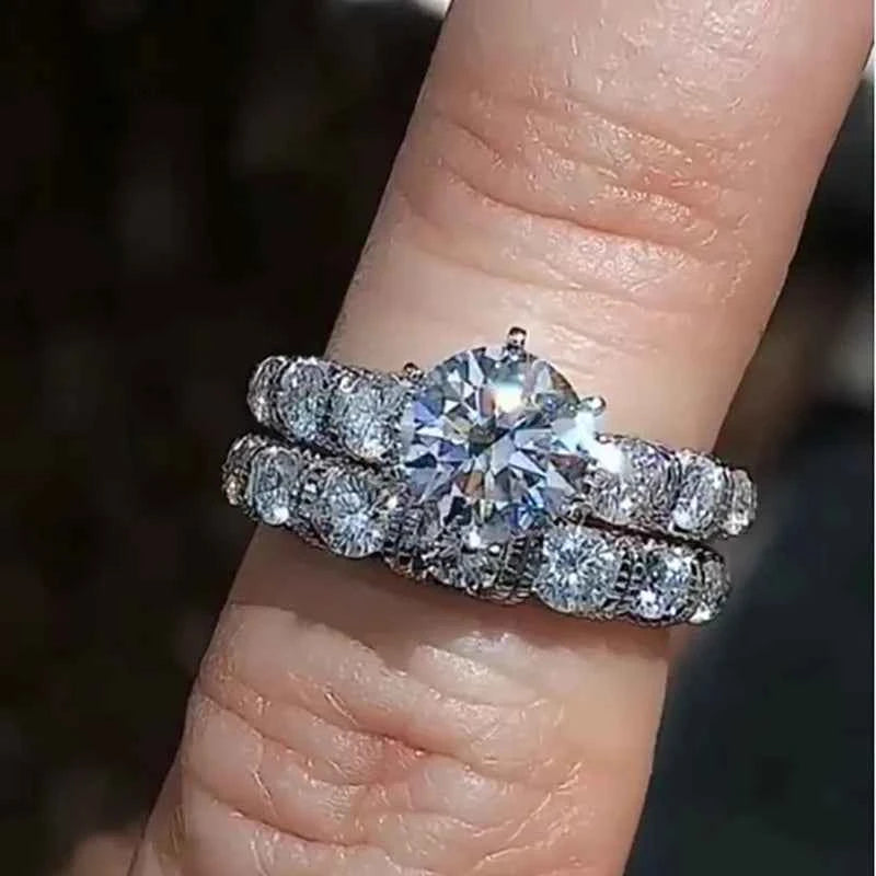 Round brilliant engagement ring - white gold with D color natural diamond and halo setting