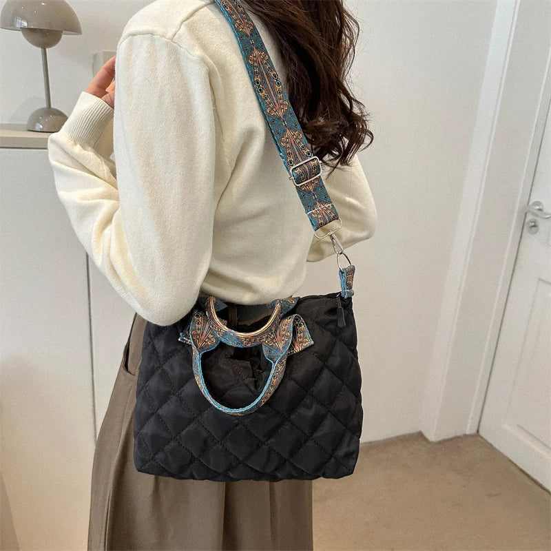 Elegant Rhombus Shoulder Bag - Spacious & Versatile