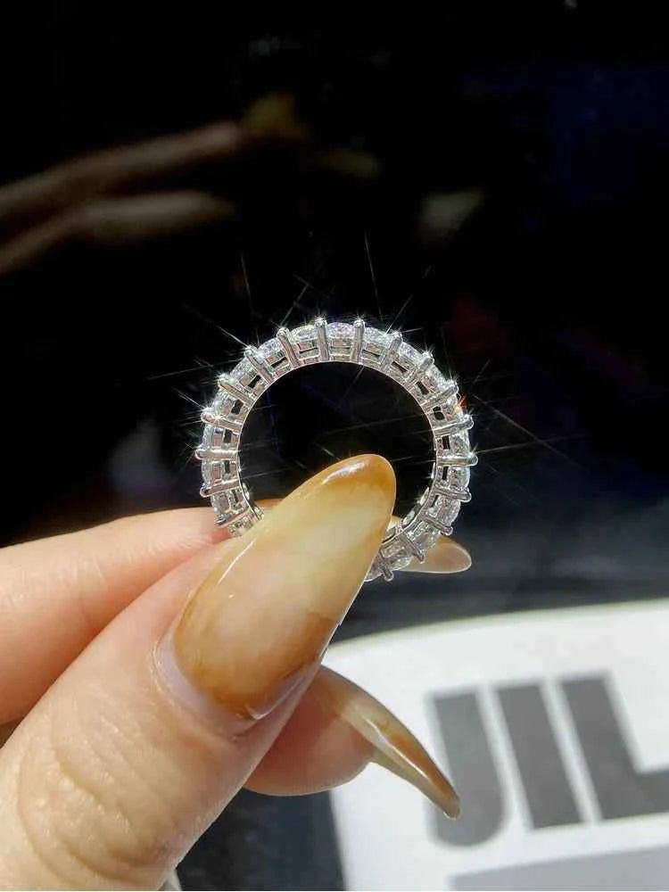 Elegant Sterling Silver Zircon Ring - Classic Minimalist Jewelry