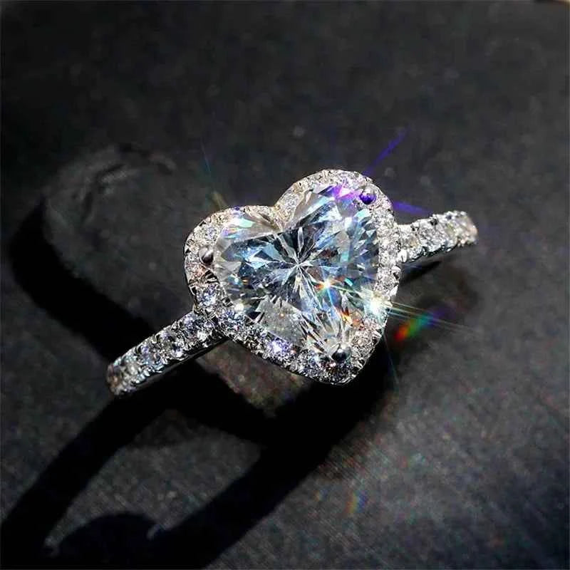 Exquisite Silver Heart Ring - Zircon Engagement Jewelry