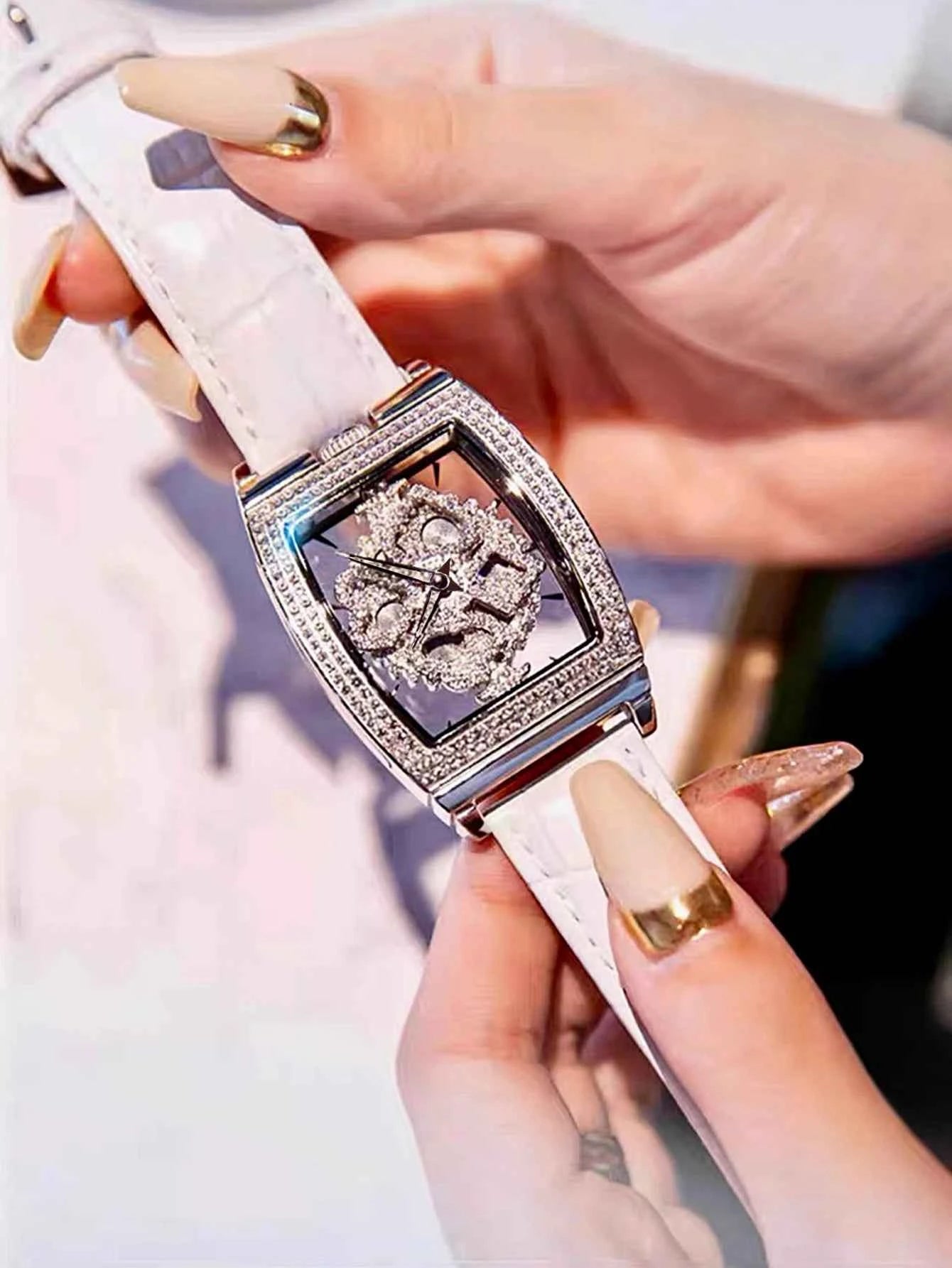 Elegant Luxury Women's Quartz Watch - Diamond Accented