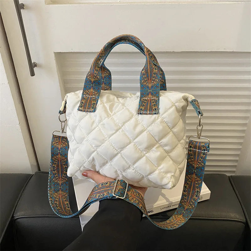 Elegant Rhombus Shoulder Bag - Spacious & Versatile