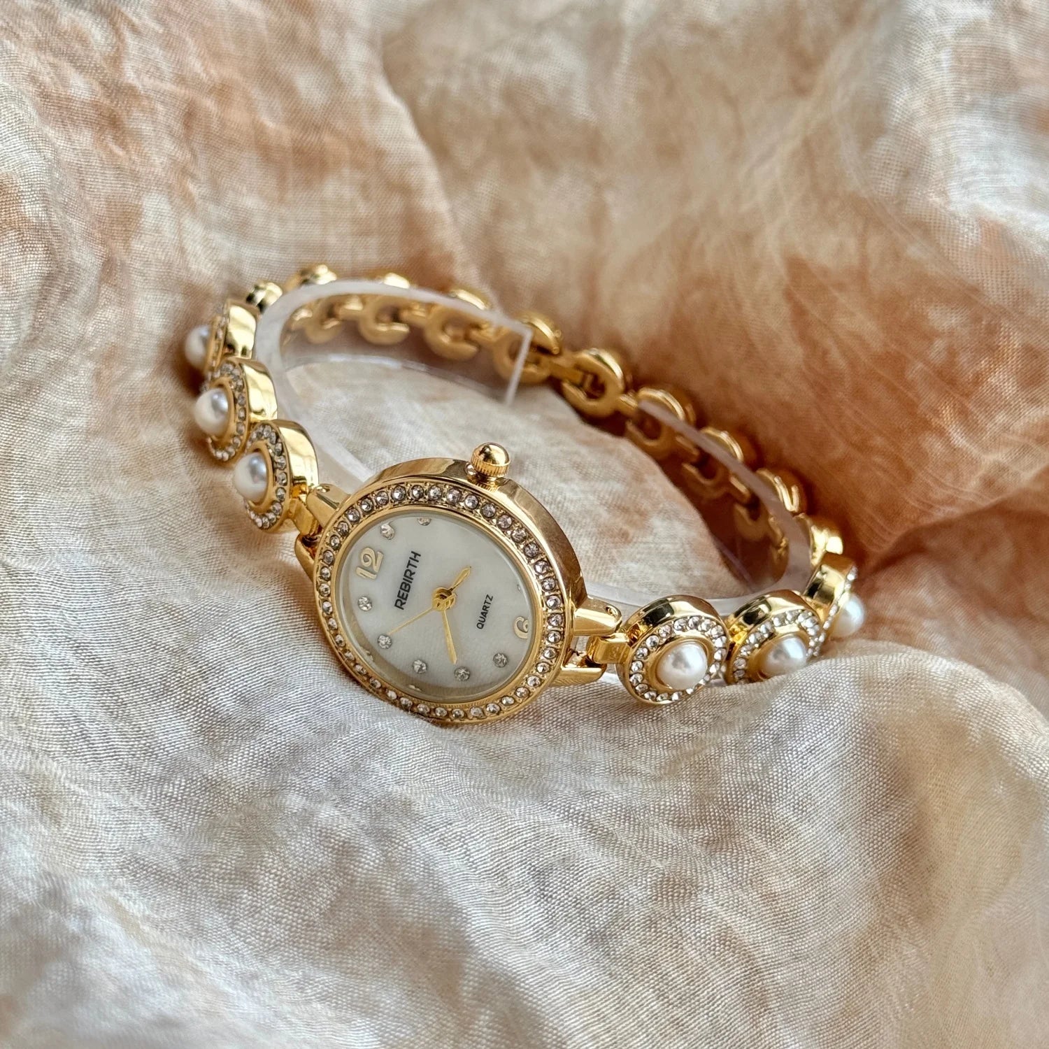 Elegant Pearl Bracelet Women's Watch - Diamond Quartz