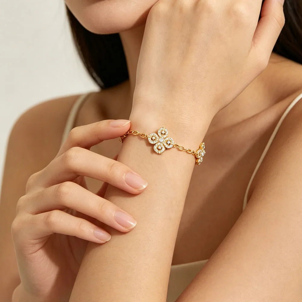 Elegant Diamond Clover Bracelet - 18K Gold Plated