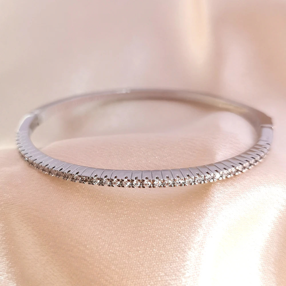 Elegant Luxury Cuff Bangle - 18K Gold Plated