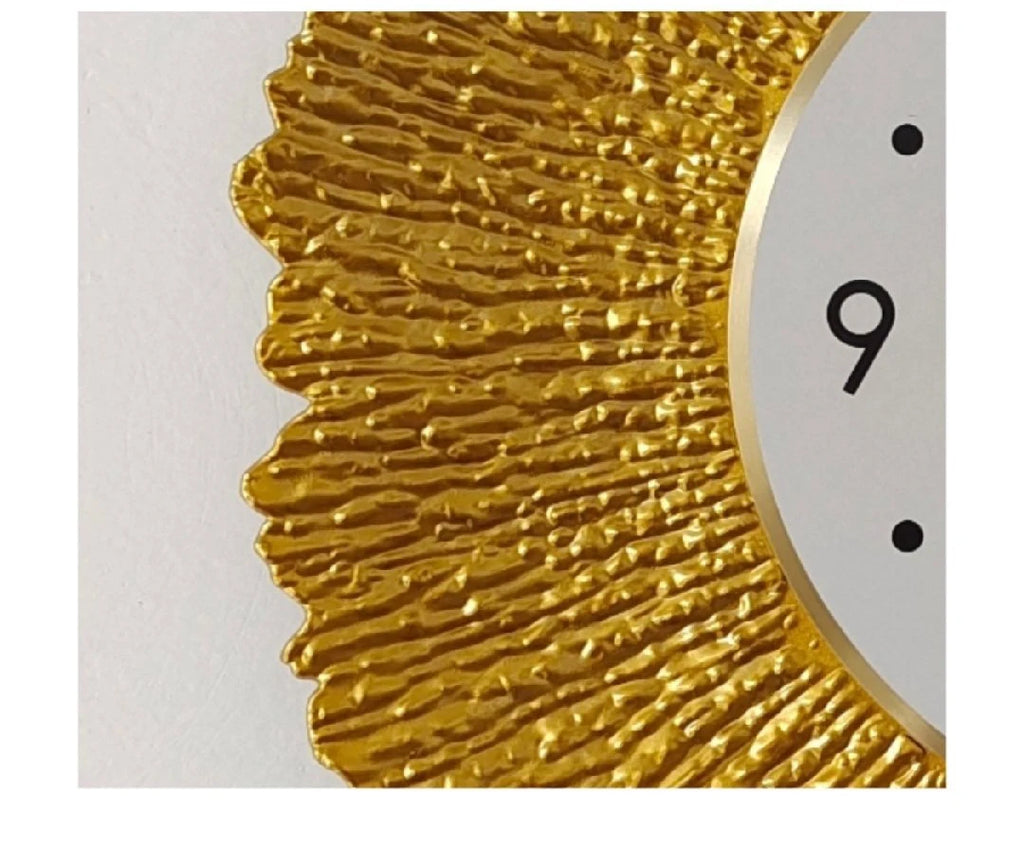 Elegant Luxury Metal Wall Clock - Modern Round Design