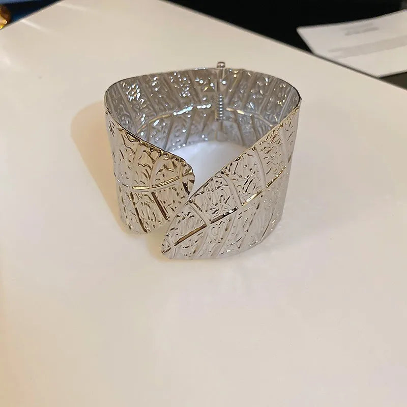 Elegant Luxury Wide Edge Bracelet - Personalized Temperament