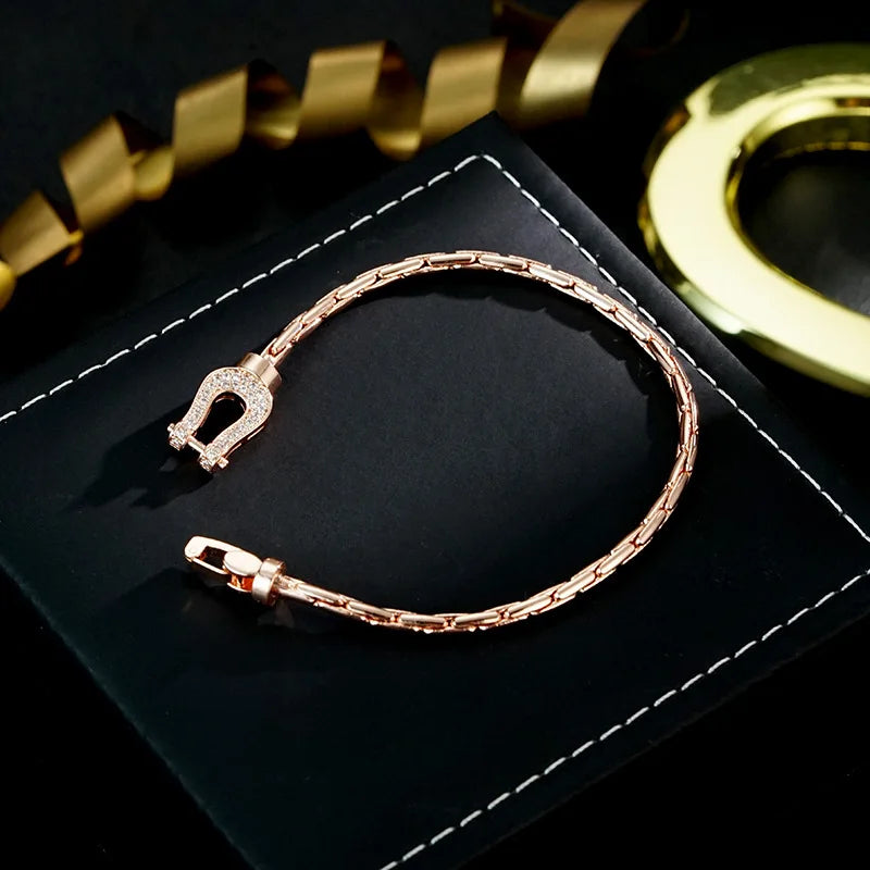 Elegant Rose Gold Horseshoe Bracelet - Fashion Luxury