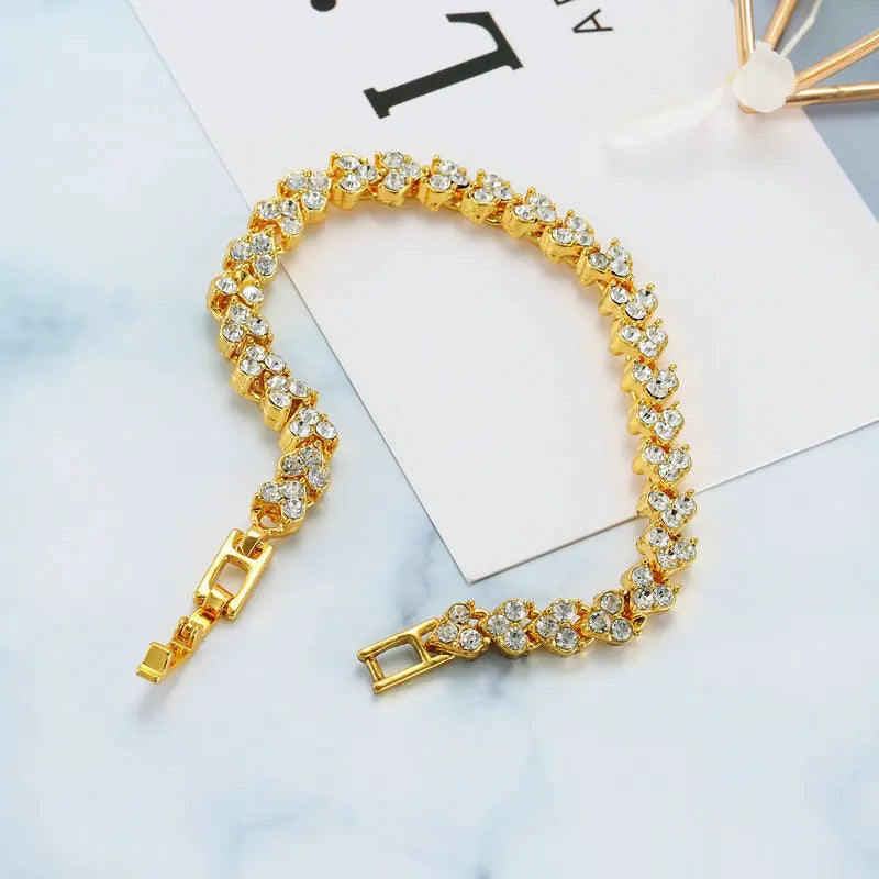 Elegant Roman Crystal Bracelet - Heart Chain Design