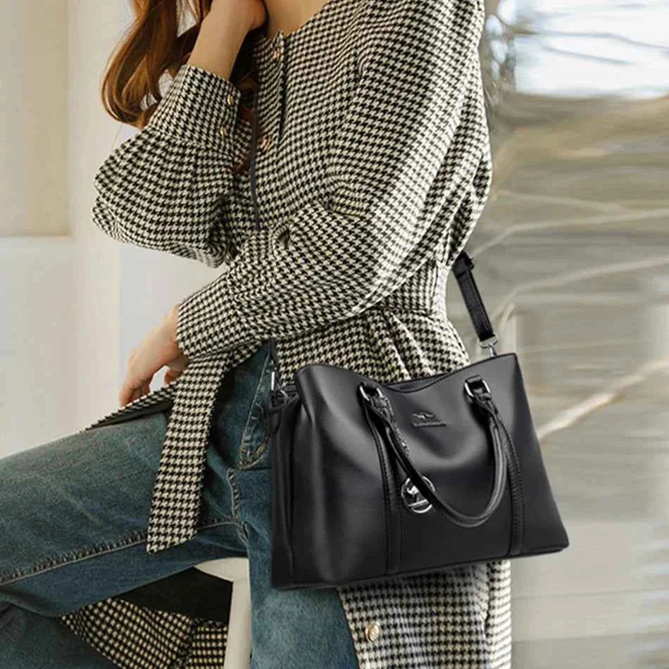 Luxury Leather Shoulder Bag - Elegant Crossbody Tote