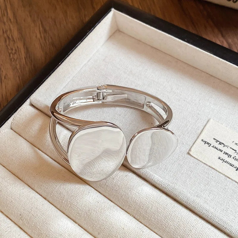 Elegant Luxury Wide Edge Bracelet - Personalized Temperament