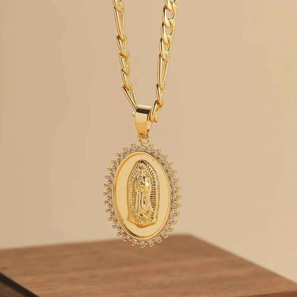 Elegant Colorful Zircon Necklace - Light & Versatile Design
