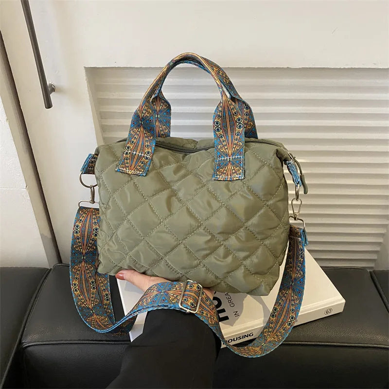 Elegant Rhombus Shoulder Bag - Spacious & Versatile