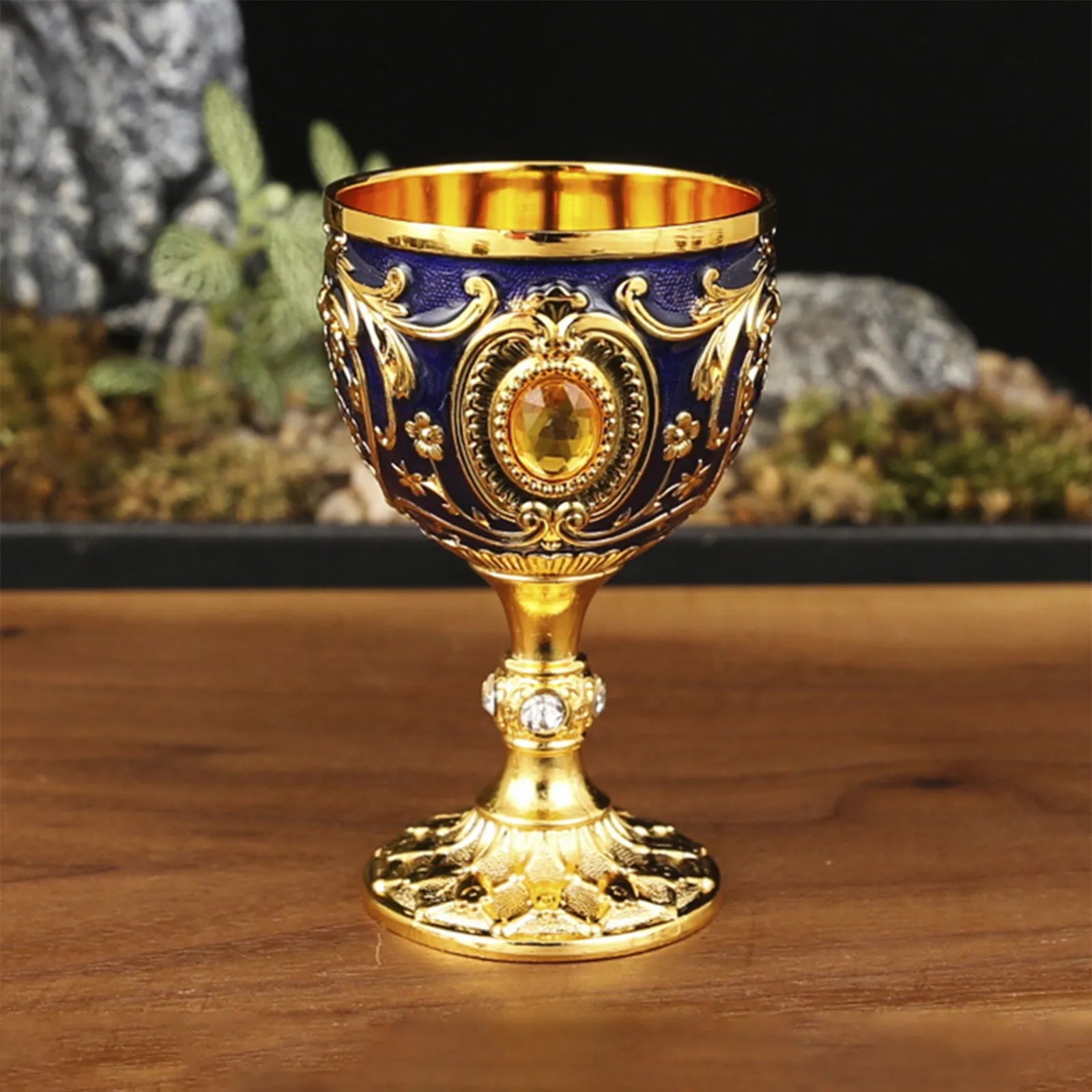 Elegant Retro Metal Wine Cup - Embossed Whiskey & Red Wine Glass
