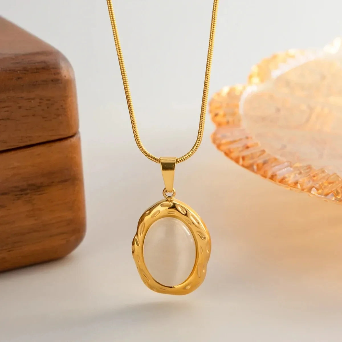 Luxury Gold Oval White Stone Pendant Necklace