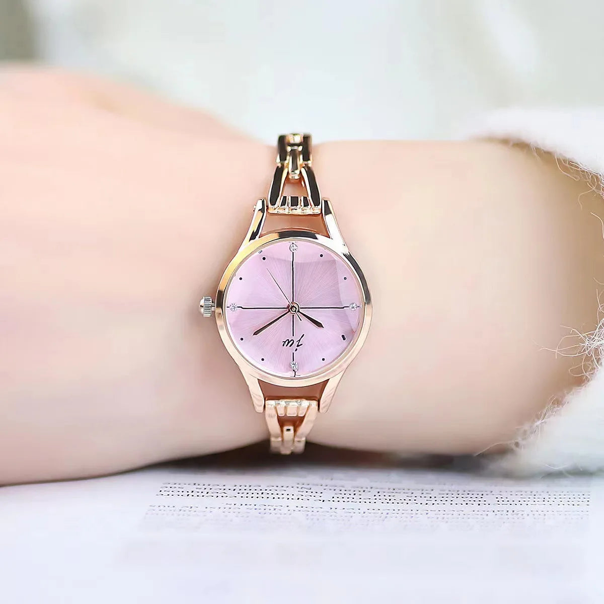 Elegant Ladies Bracelet Watch - Rhinestone Rose Gold Design