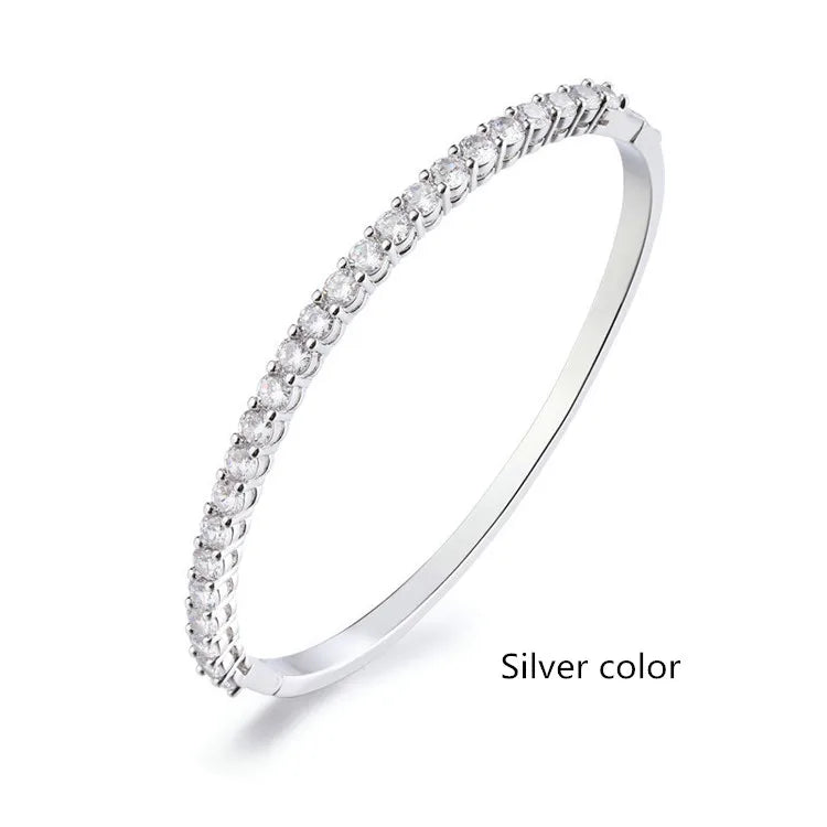 Elegant Luxury Cuff Bangle - 18K Gold Plated