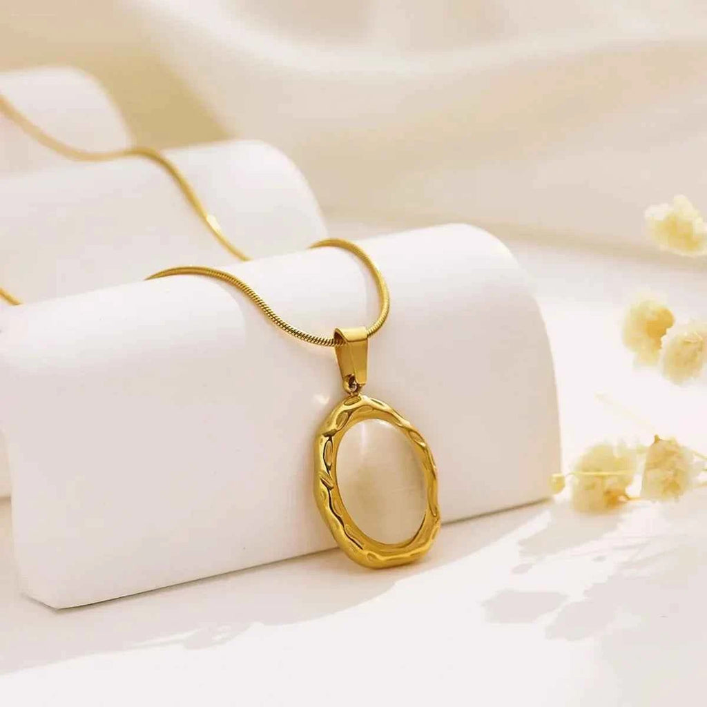Luxury Gold Oval White Stone Pendant Necklace