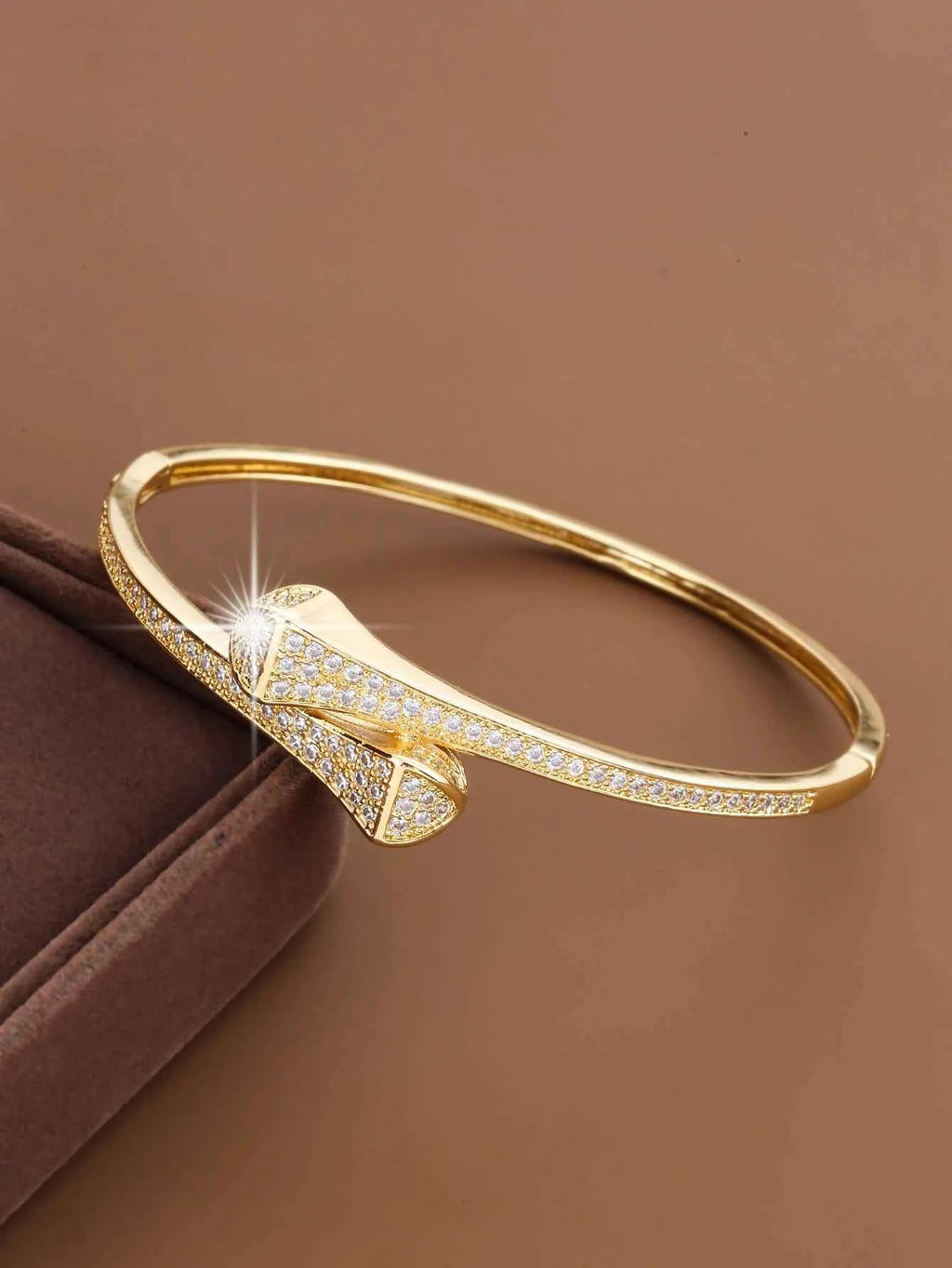 Fashionable Geometric Design Synthetic Zirconia Women'S Bracelet For Banquets And Gifting Jewelry Accessories
