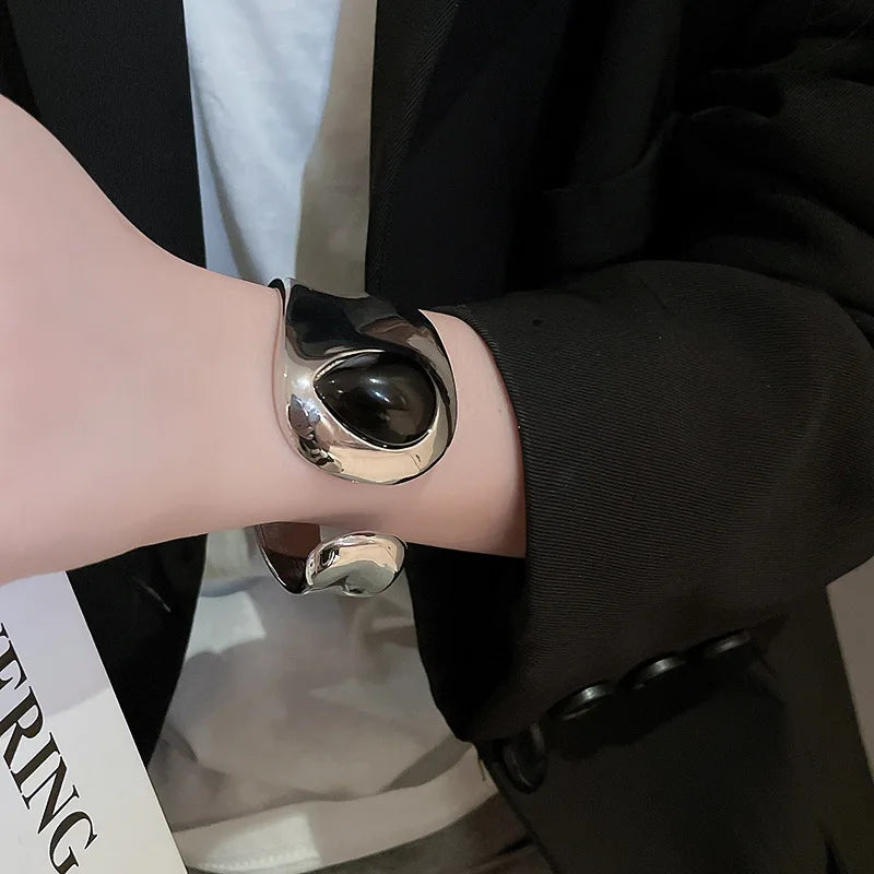 Elegant Luxury Wide Edge Bracelet - Personalized Temperament