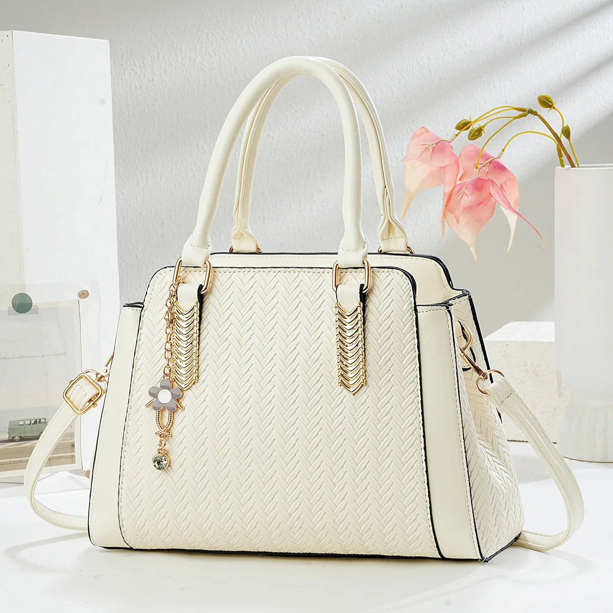 Elegant Commuter Bag - Large Capacity Single Shoulder Style