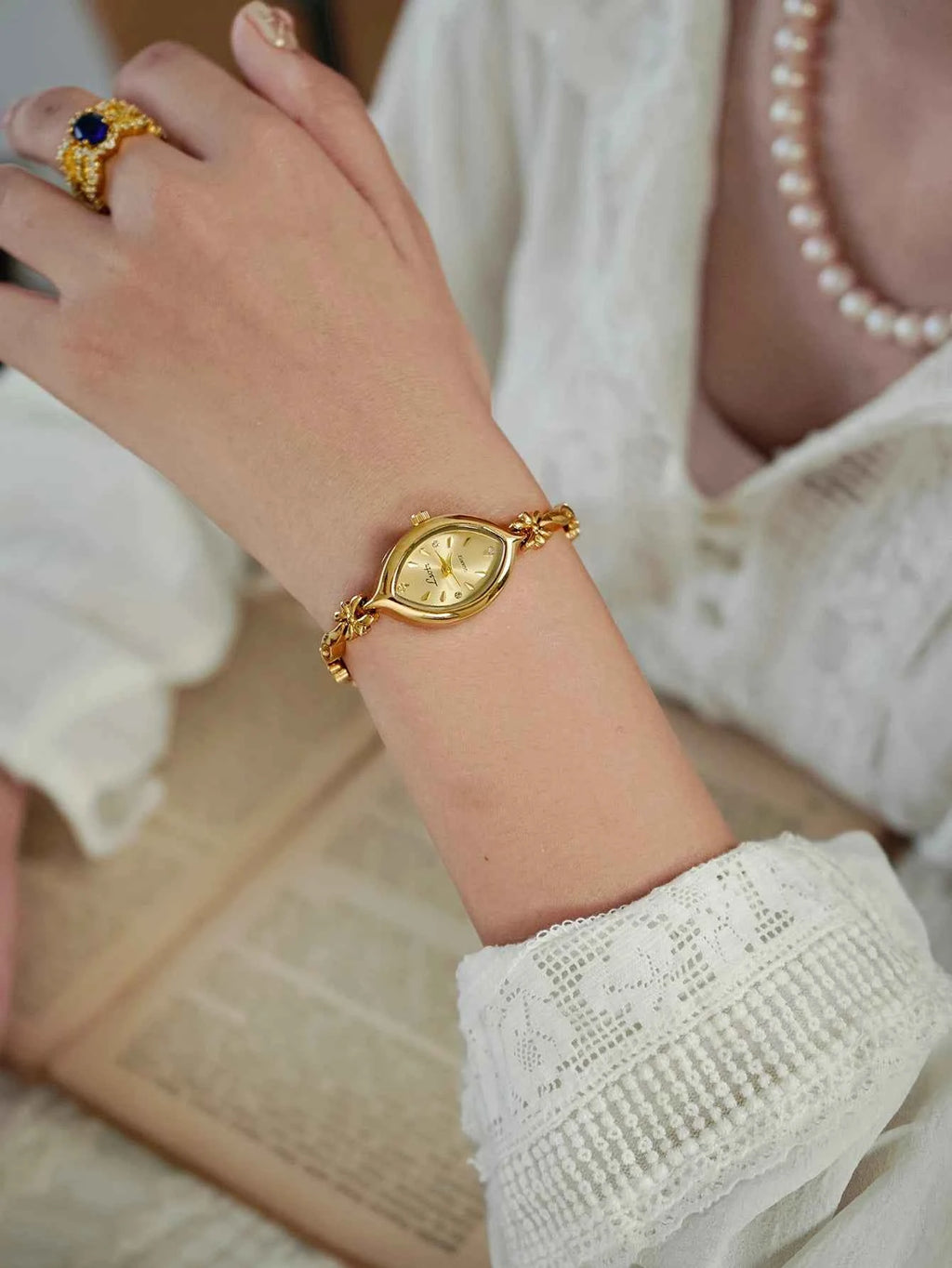 Elegant French-Style Retro Small Dial Gold Women's Watch