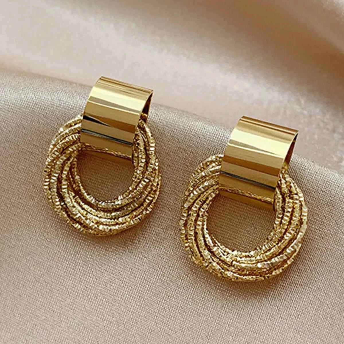 Elegant Gold Loop Earrings - Minimalist Light Luxury Jewelry