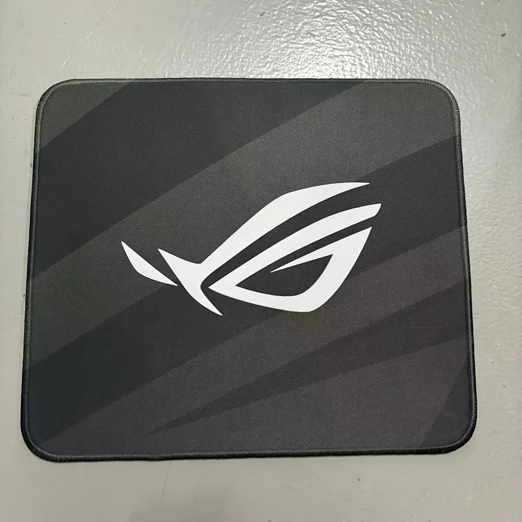 Premium Gaming Mouse Pad - Non-Slip & High-Res Pattern