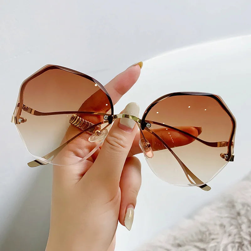 Vintage Oversized Square Sunglasses - UV400 Metal Design