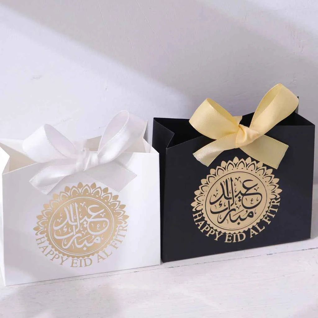 5 Exquisite and Compact Eid Gift Boxes, Each Featuring Elegant Black, Luxurious Green, and Pure White as Their Main Colors, Adorned with Delicate Arabic Script and Golden Circles, and Tied with Luxurious Gold and Silver Ribbo