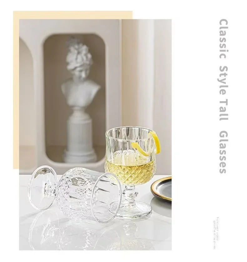 Elegant Vintage Red Wine Glass - High-Stem & Transparent