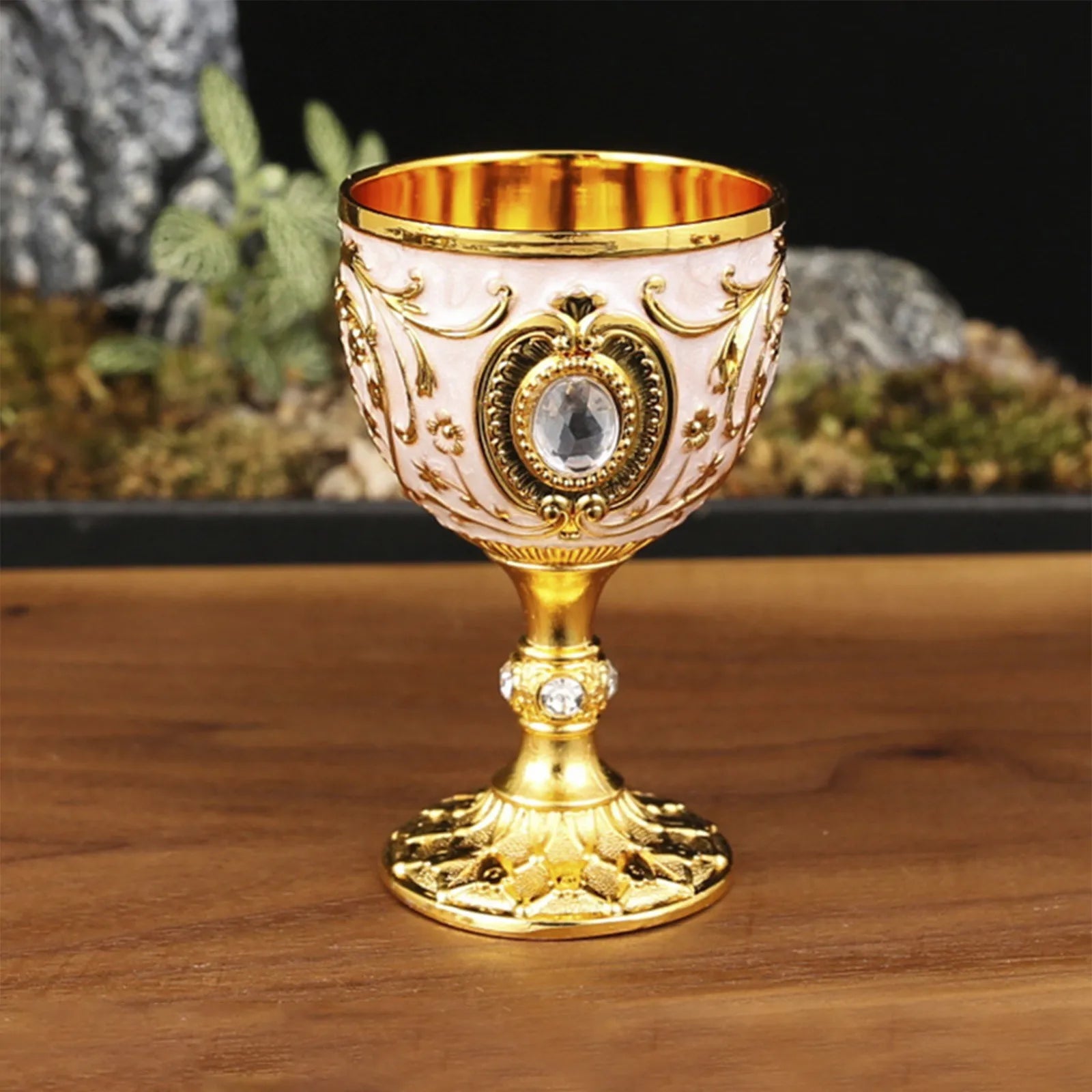 Elegant Retro Metal Wine Cup - Embossed Whiskey & Red Wine Glass