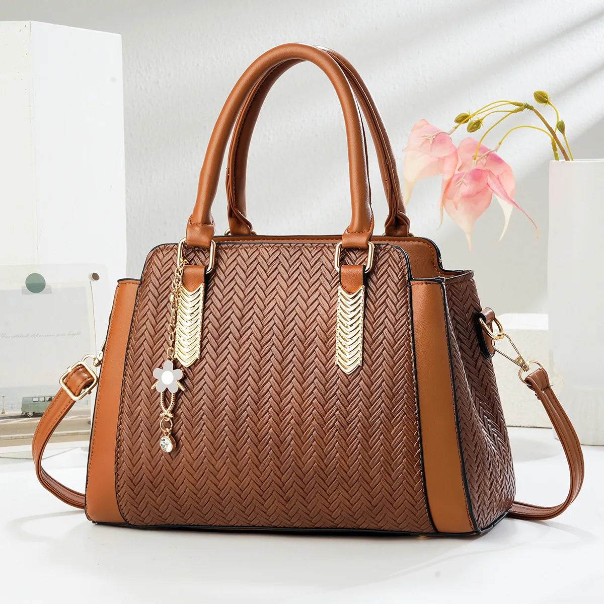 Elegant Commuter Bag - Large Capacity Single Shoulder Style