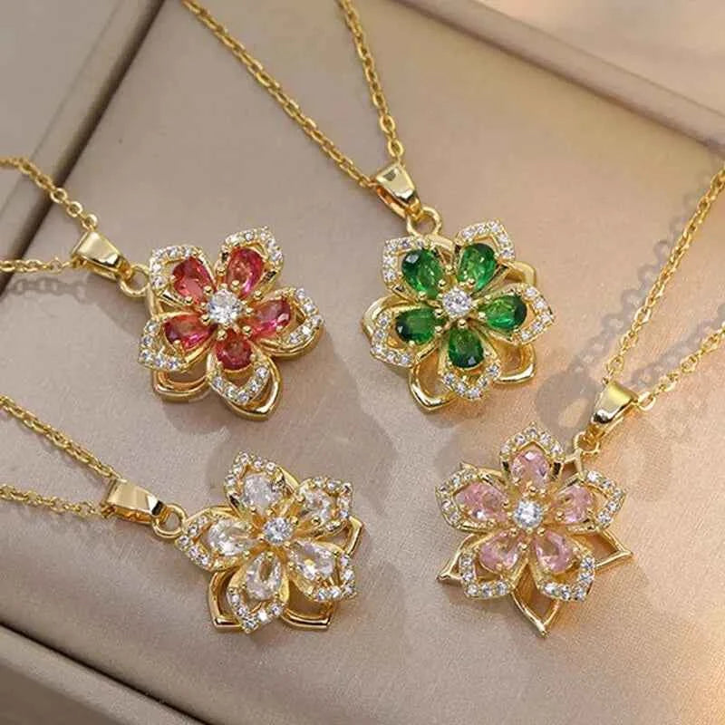 Elegant Spin Zircon Flower Pendant Necklace in Gold