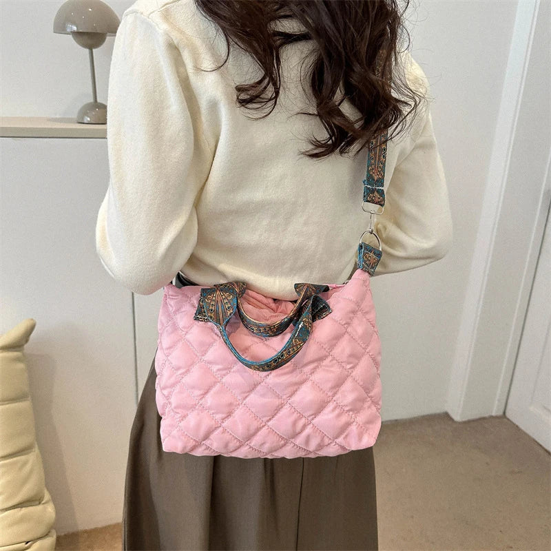 Elegant Rhombus Shoulder Bag - Spacious & Versatile