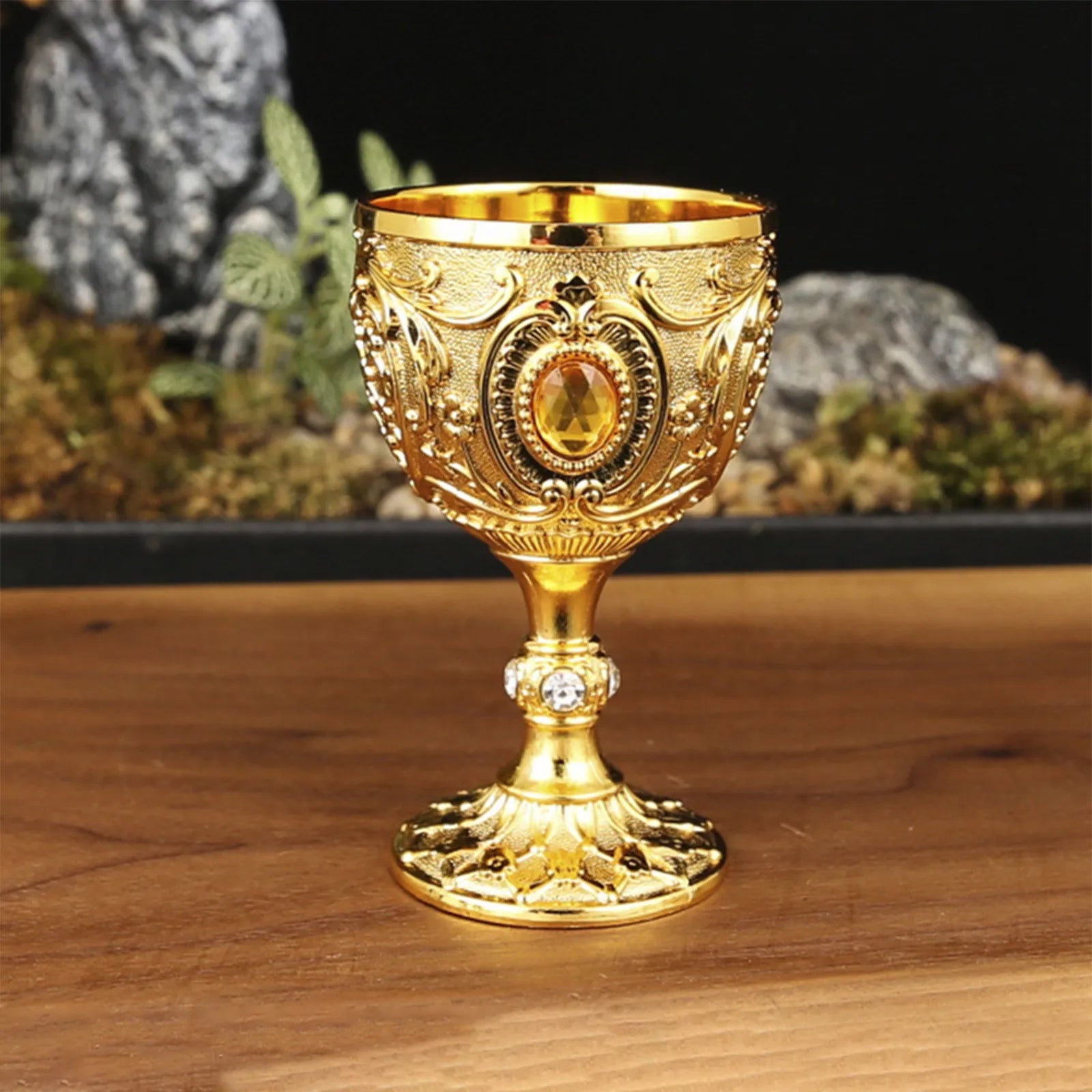 Elegant Retro Metal Wine Cup - Embossed Whiskey & Red Wine Glass