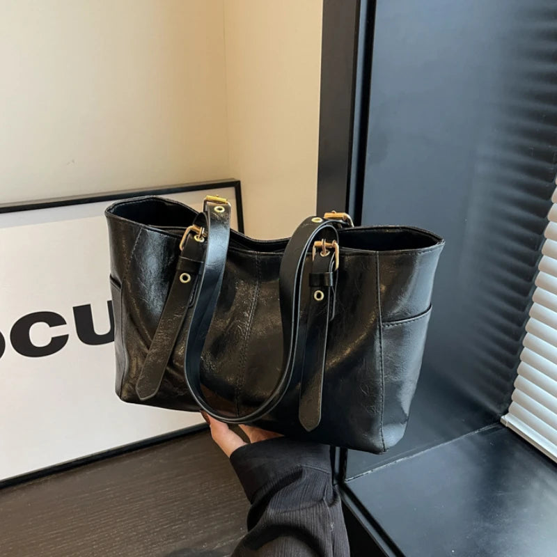 Luxury Chain Shoulder Bag - Elegant Minimalist Tote
