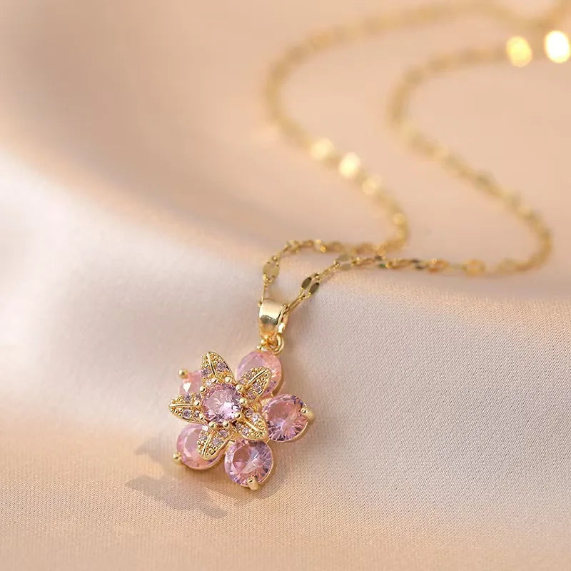 Elegant Spin Zircon Flower Pendant Necklace in Gold