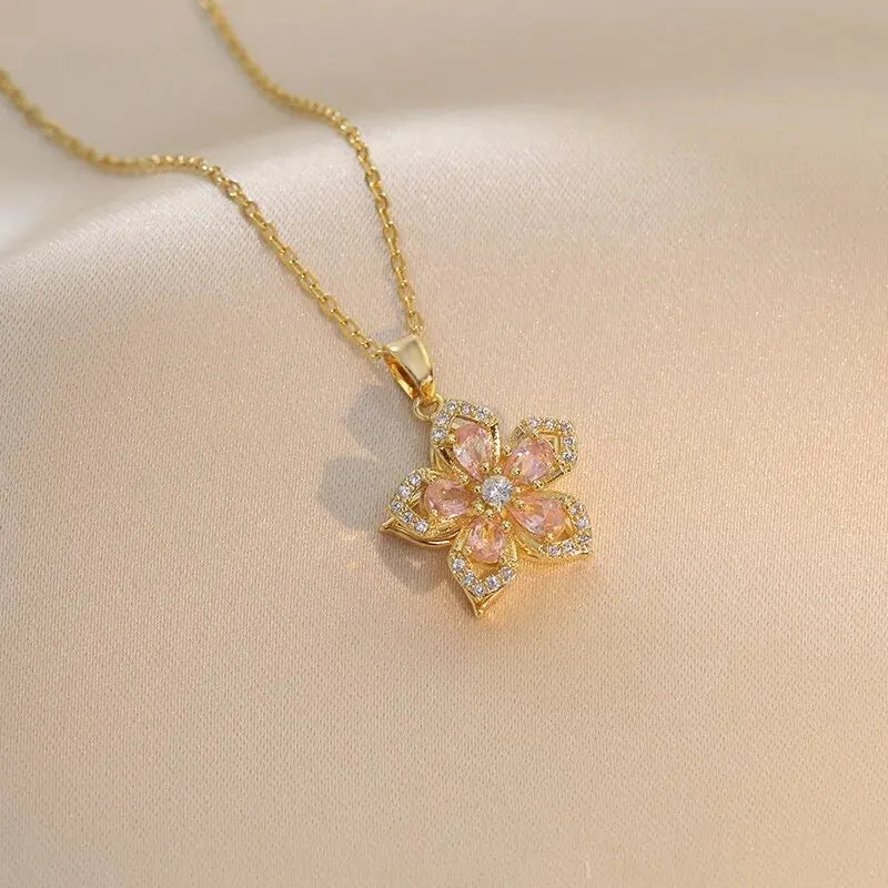 Elegant Spin Zircon Flower Pendant Necklace in Gold