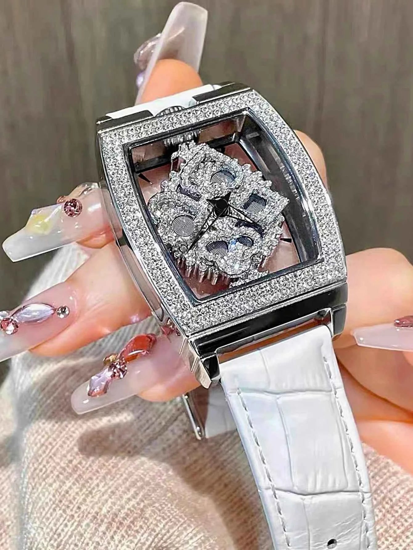 Elegant Luxury Women's Quartz Watch - Diamond Accented