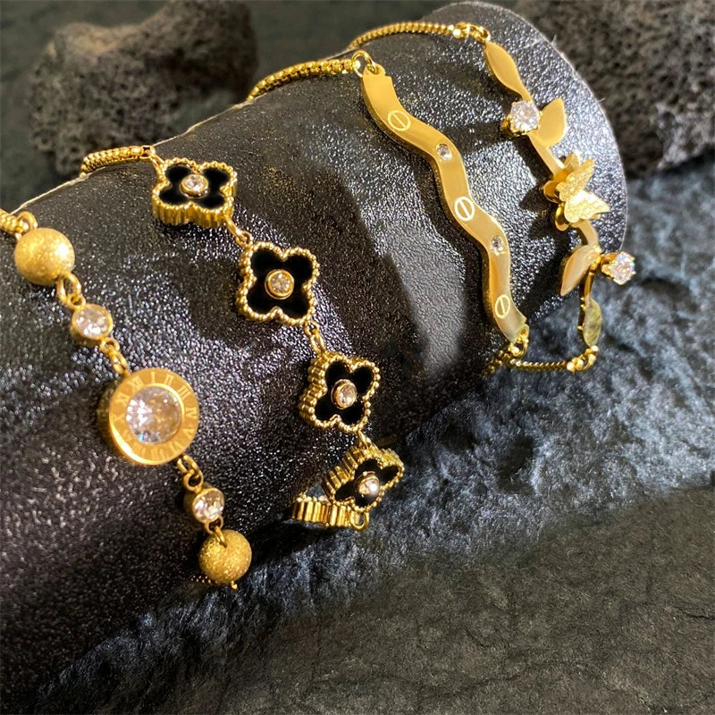 Clover charm bracelet - 18K gold plated stainless steel adjustable bracelet with delicate Roman design