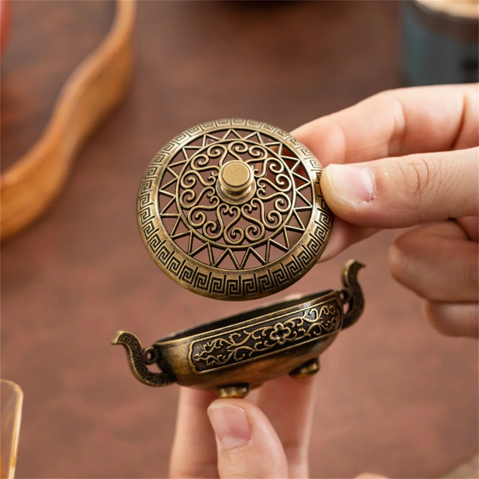 Elegant Copper Alloy Incense Burner - Hand-Carved Fretwork Design