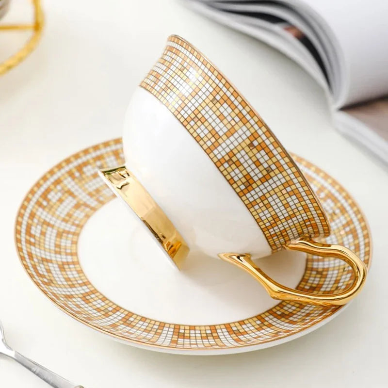 Elegant Vintage Ceramic Teacup Set - Gold-Plated Luxury